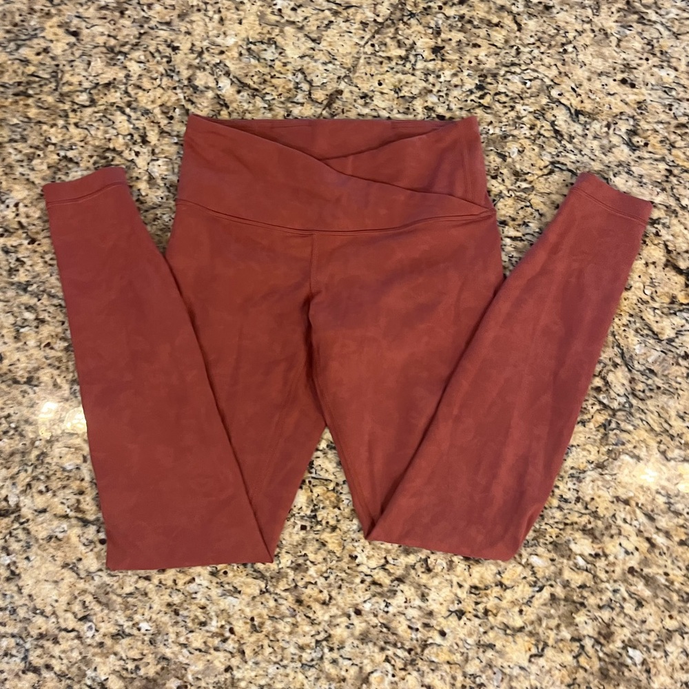 Crossover Lululemon Leggings Size 6!